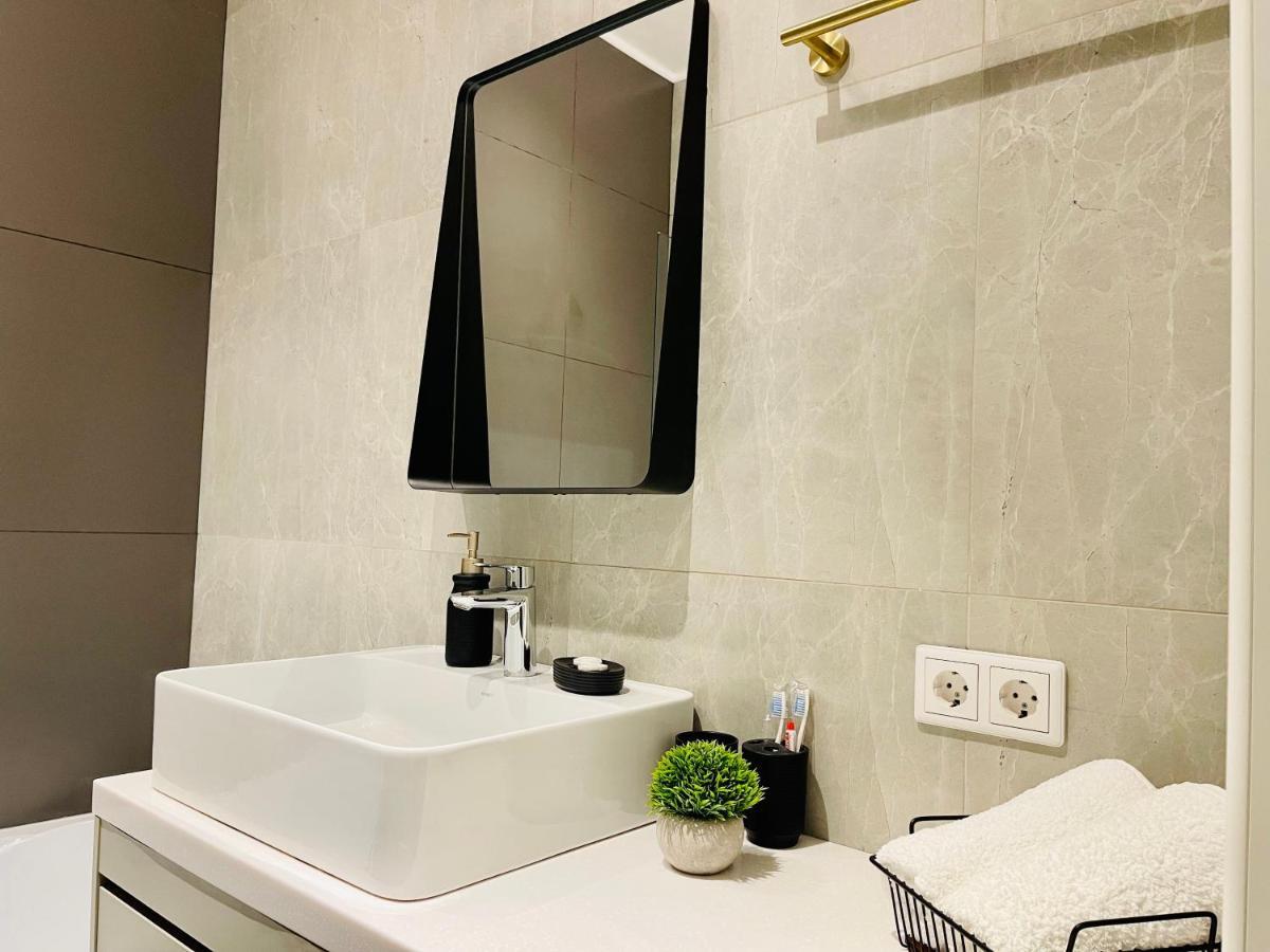 Уютная Стильная Квартира Возле Центрального Парка Горького! Apartamento Almatý Exterior foto