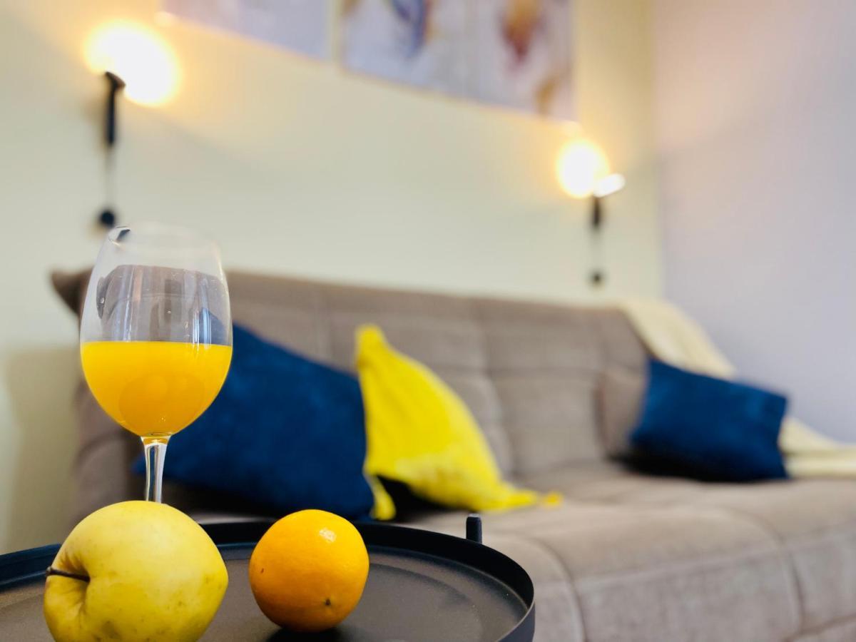 Уютная Стильная Квартира Возле Центрального Парка Горького! Apartamento Almatý Exterior foto